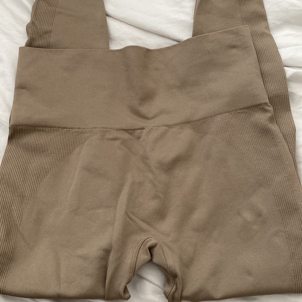 SET ACTIVE SAND HIGH WAISTED LEGGINGS